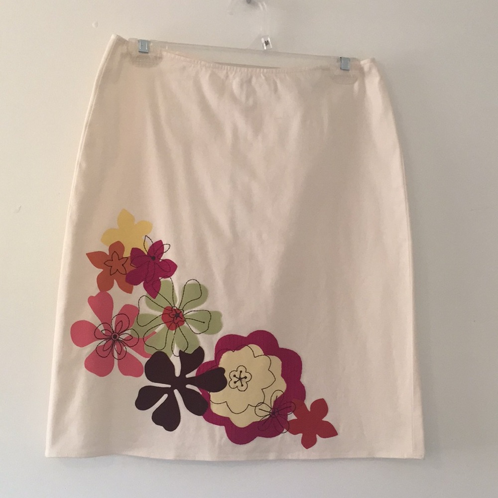 CUTE Renfrew appliqued & embroidered skirt size 4